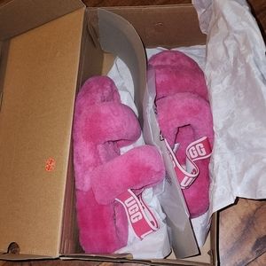 HOT PINK UGG SLIPPERS